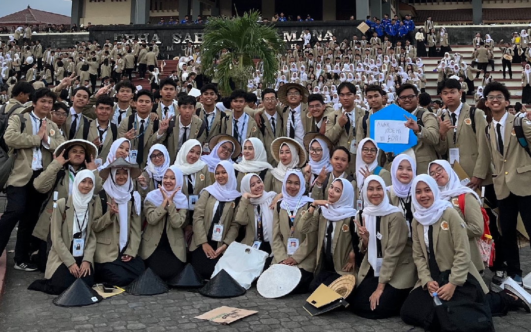 66 SISWA-SISWI SMA MUHI TEMBUS UGM