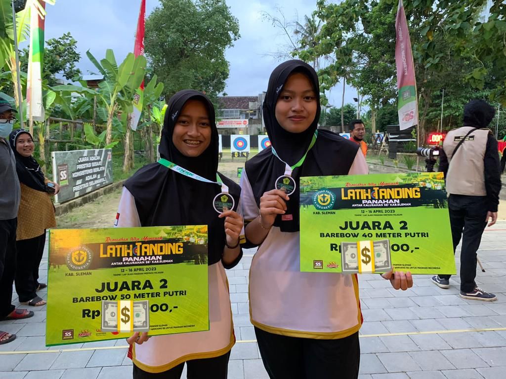 2 SRIKANDI KAKAK BERADIK SUKSES REBUT MEDALI PERAK LOMBA PANAHAN