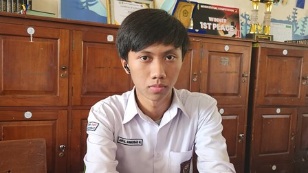 JAHFAL SUKSES RAIH MEDALI EMAS BAHASA INGGRIS NASIONAL