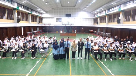 UNIVERSITI TEKNOLOGI PETRONAS GELAR PROGRAM MONEYWISE: ENTREPRENEURSHIP DI SMA MUHI