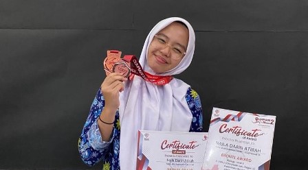NAJLA RAIH MEDALI PERUNGGU OLIMPIADE BIOLOGI