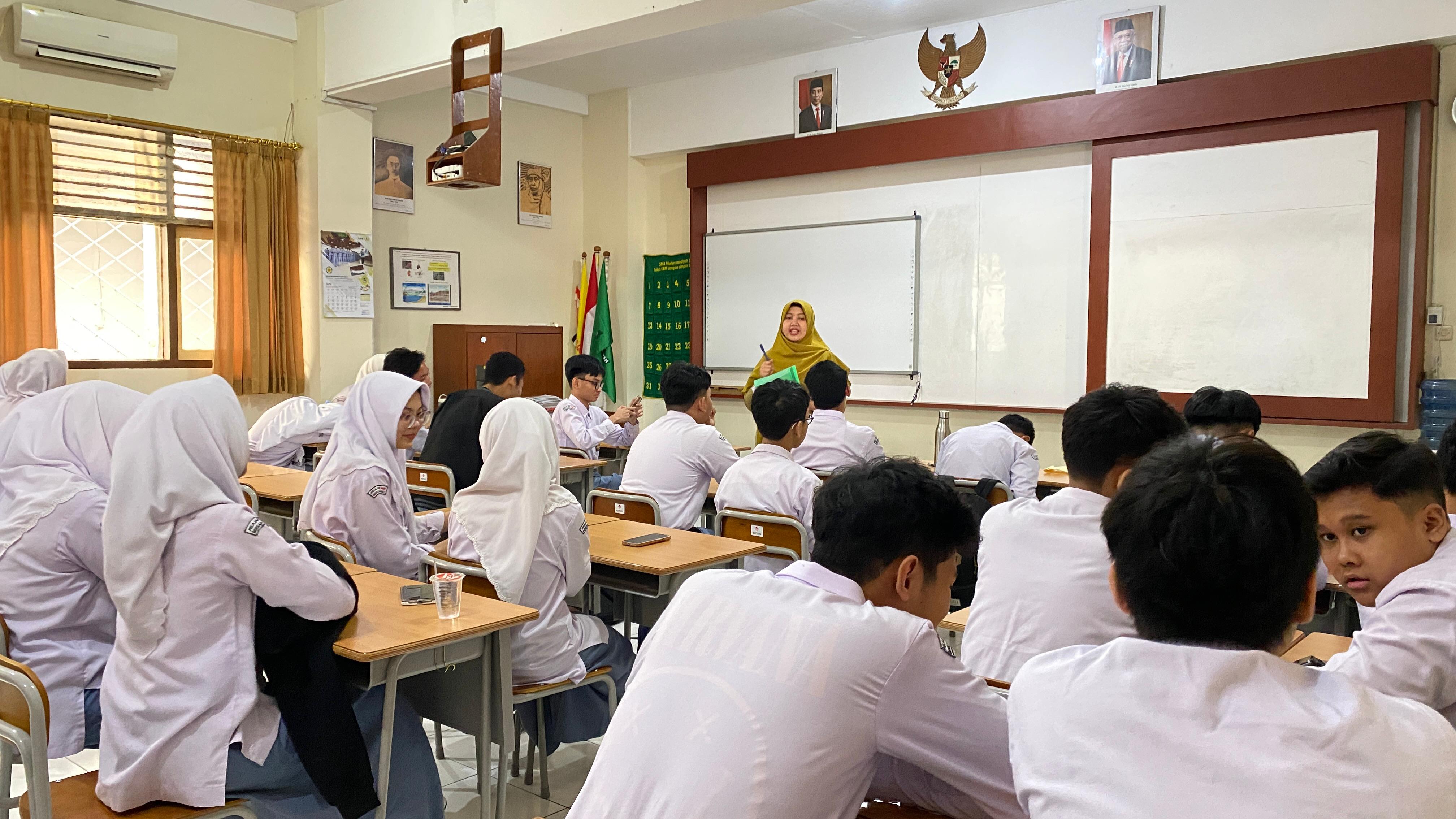 HARI PERTAMA MASUK SEKOLAH, SMA MUHI GELAR UPACARA DILANJUTKAN PEMBINAAN WALI KELAS
