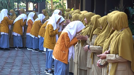 AWAL MASUK SEKOLAH, MUHI GELAR SYAWALAN GTK DAN MURID