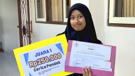 AGNI AZ-ZAHRA BORONG JUARA 1 LOMBA CERPEN