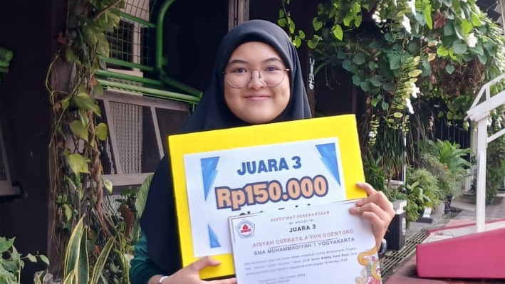 AISYAH QURRATA AYUN GOENTORO MENDAPAT JUARA 3 LOMBA CIPTA PUISI