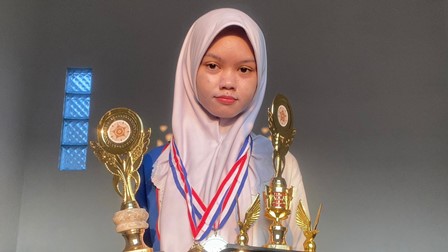ANISA RAIH MEDALI EMAS BAHASA INGGRIS LEVEL 4