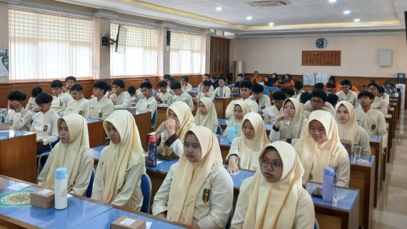 BPS dan UII Gelar Kegiatan Literasi di SMA Muhi