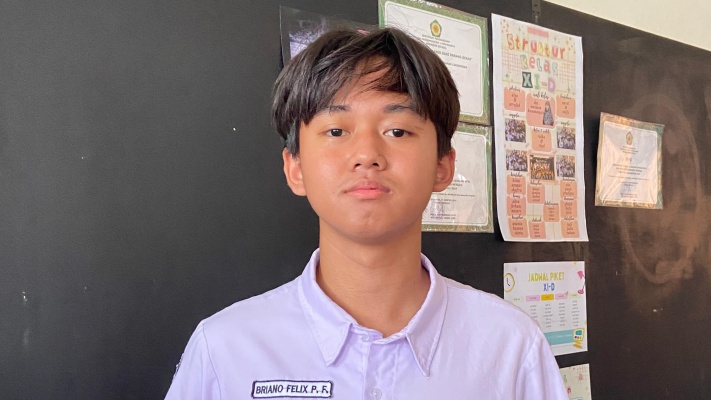 BRIANO FELIX PUTRA FASA RAIH MEDALI EMAS BAHASA INGGRIS DALAM OLIMPIADE SAINS PEMUDA OSP