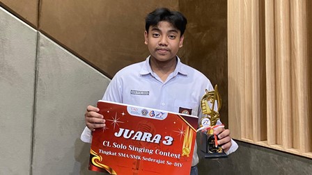 DHAFIN FAVIAN ASHOIQ RAIH JUARA 3 DALAM AJANG CUL TURAL LITERATION DI UAD