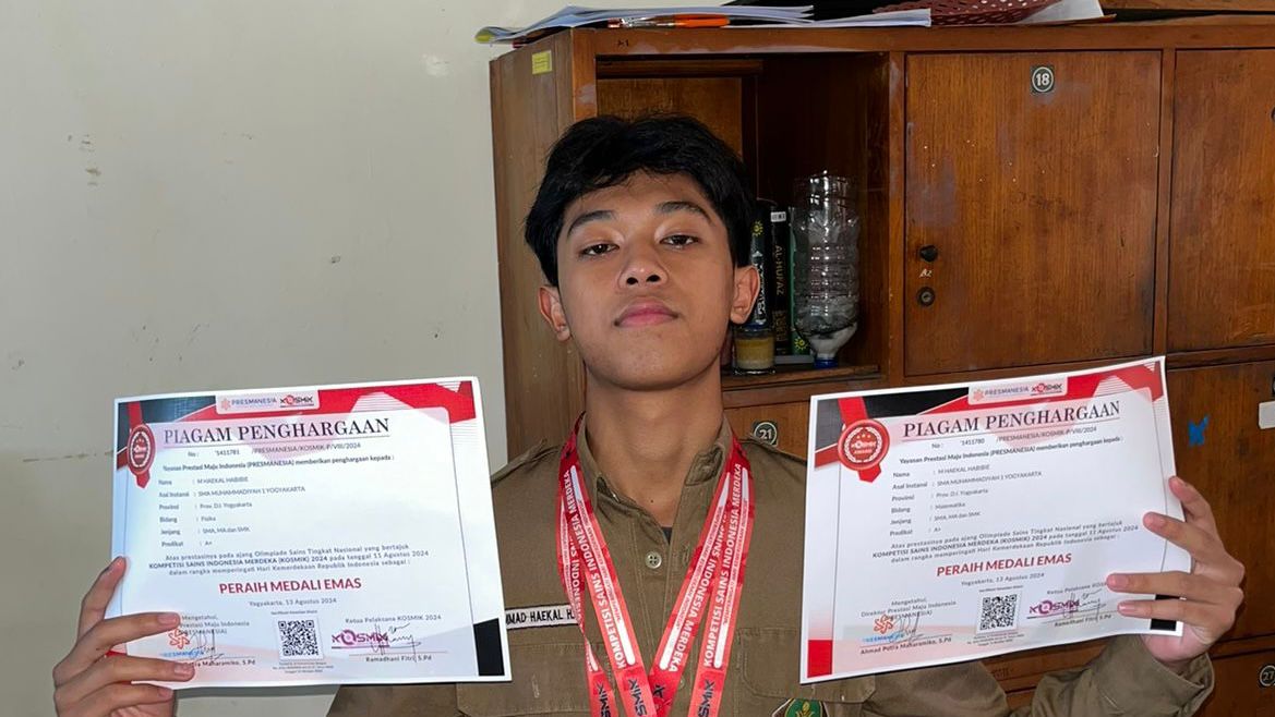 HAEKAL HABIBI RAIH MEDALI EMAS DALAM KOSMIK 