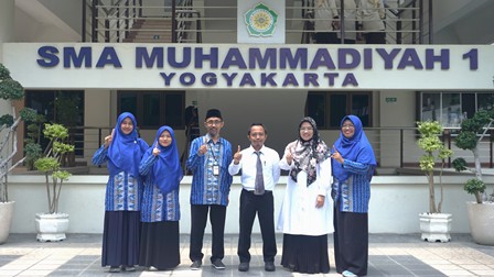 MENYAMBUT TAMU DARI SMA MUHAMMADIYAH 4 DEPOK JAWA BARAT