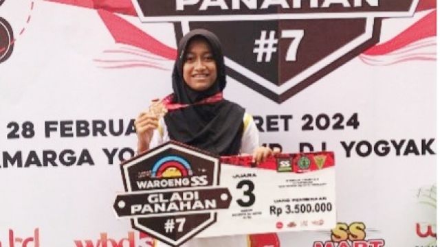 ANJANI TEJA AKMALIA PUTRI SABET JUARA 3 PANAHAN BAREBOW