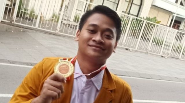 DELO MAHOTTAMA SABET MEDALI EMAS MATEMATIKA INDONESIA