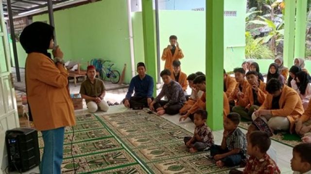 PESERTA DIDIK KELAS XII KOMPAK GELAR BAKSOS DI KULON PROGO