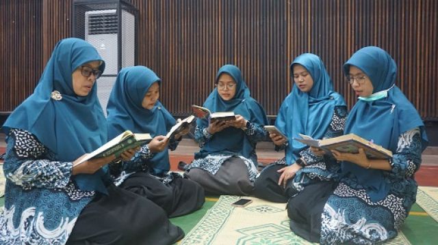 SMA MUHI GELAR PESANTREN RAMADHAN GURU DAN TENAGA KEPENDIDIKAN