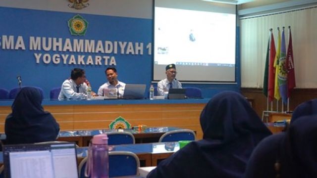 TIM RISET MUHI GELAR STUDI INSPIRASI PEMBUATAN LATAR BELAKANG BERBANTUAN ARTIFICAL INTELLIGENCE