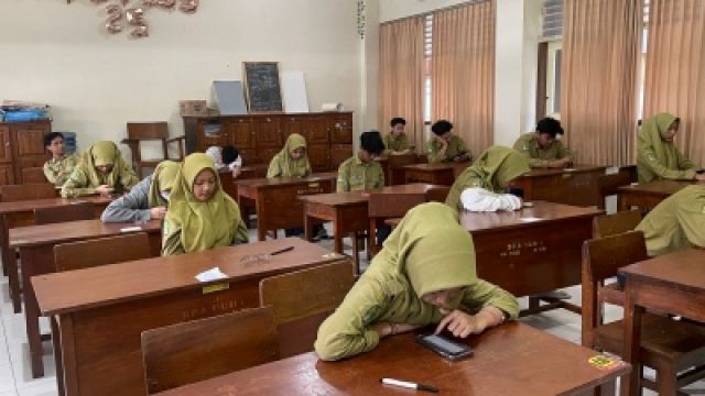 SMA MUHI GELAR UJIAN SEKOLAH UNTUK KELAS XII