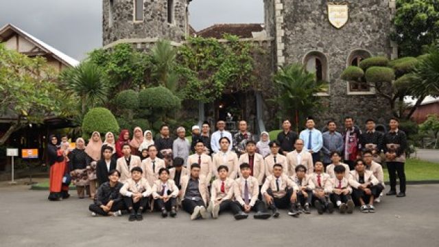 PELEPASAN SANTRI KELAS XII PESANTREN AS-SAKINAH SMA MUHAMMADIYAH 1 YOGYAKARTA 