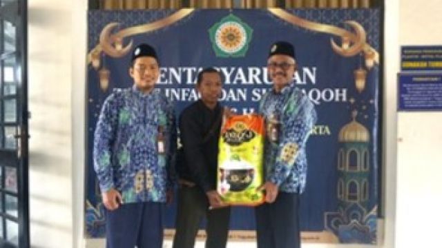 JELANG IDUL FITRI SMA MUHI SALURKAN ZIS
