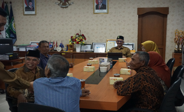 MERAWAT JEJAK PENGABDIAN, MENGUATKAN SILATURAHMI: BSI MASLAHAT APRESIASI DEDIKASI GURU DAN KARYAWAN MUHI