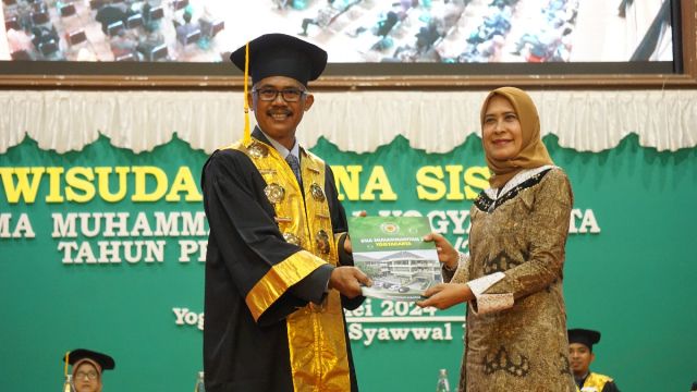 WISUDA