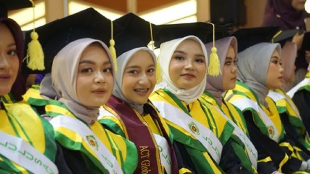 SMA MUHI WISUDA 420 PURNA SISWA TAHUN AJARAN 2024/2025
