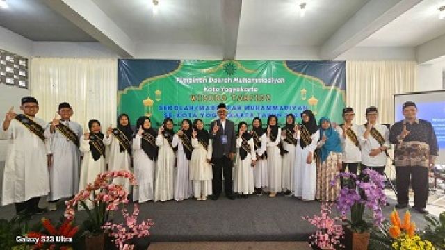 31 SISWA SMA MUHI DIWISUDA DALAM WISUDA TAHFIDZ OLEH MAJELIS DIKDASMEN PDM KOTA YOGYAKARTA