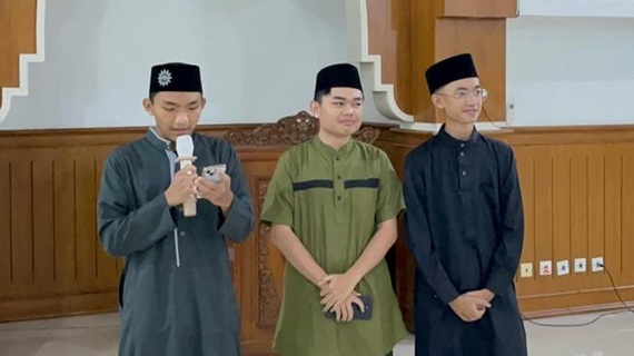 Santri As-Sakinah Tampilkan Muhadarah Inspiratif di Ahad Malam