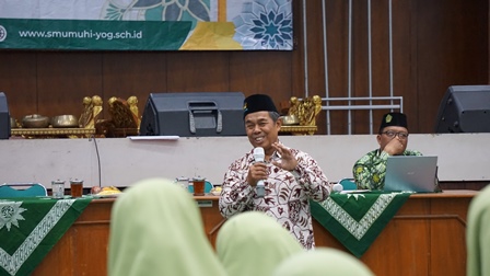 SMA MUHI GELAR PENGAJIAN AKHIR BULAN GTK