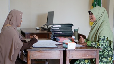 SMA Muhi Bagikan Raport sebagai Bahan Evaluasi Belajar Murid