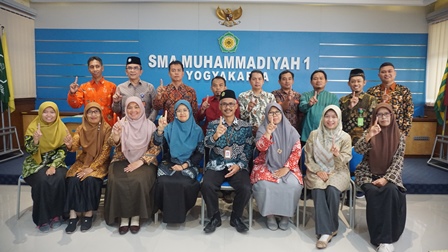 SMA MUHI BERBAGI : 97 JUTA UNTUK SEKOLAH MUHAMMADIYAH DI DIY