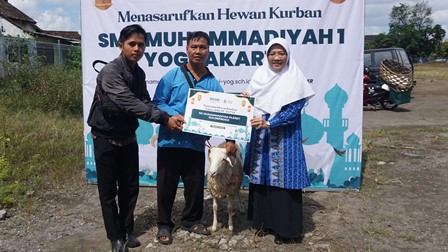 SMA Muhi Salurkan 44 Kambing Kurban untuk AUM se-DIY