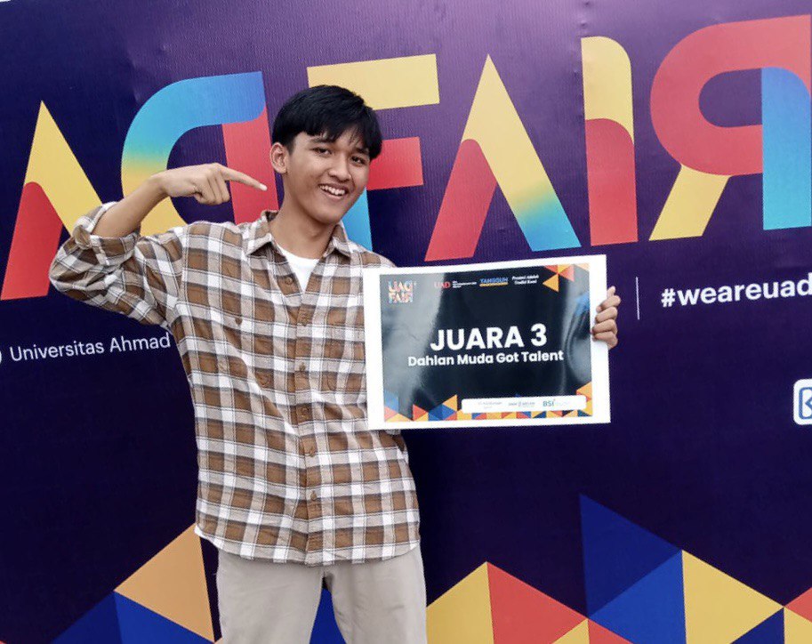 CHAISA RAFI ANDHIKA, SUKSES RAIH JUARA 3 KATEGORI SOLO VOCAL DAHLAN MUDA GOT TALENT