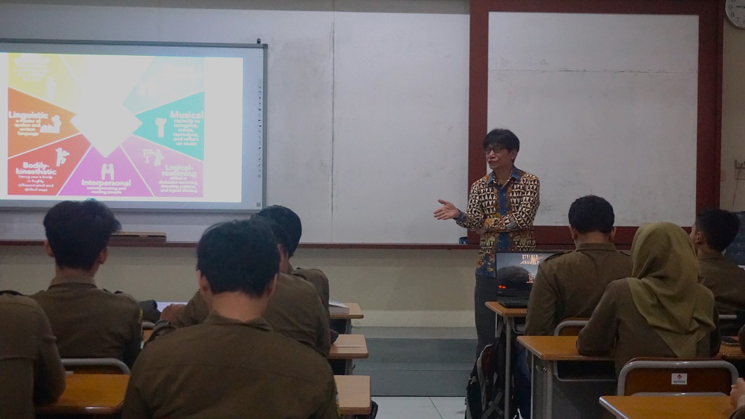 PENGALAMAN BARU DUNIA PENDIDIKAN, PROGRAM PROFESOR GOES TO SCHOOL SEBAGAI JEMBATAN BERBAGAI DISIPLIN ILMU UNTUK SEKOLAH-SEKOLAH