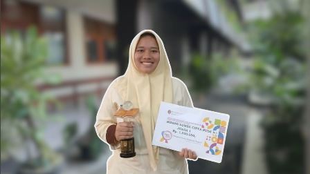 SISWA KELAS X SMA MUHI RAIH JUARA  1 FLS2N CIPTA PUISI TINGKAT KOTA YOGYAKARTA