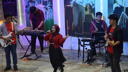 SMA MUHI YOGYAKARTA MERIAHKAN MUSIK SONOBUDOYO DENGAN NUANSA Y2K