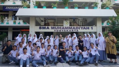 PENELITI DARI JEPANG DAN UAD LAKUKAN PENELITIAN DIGITALISASI PENDIDIKAN DI SMA MUHI