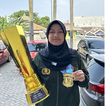 SABET EMAS DAN GELAR BOB, KARATEKA MUDA ZAHRA PUTRI HARUMKAN NAMA SEKOLAH DI PIALA KAPOLRI 2026