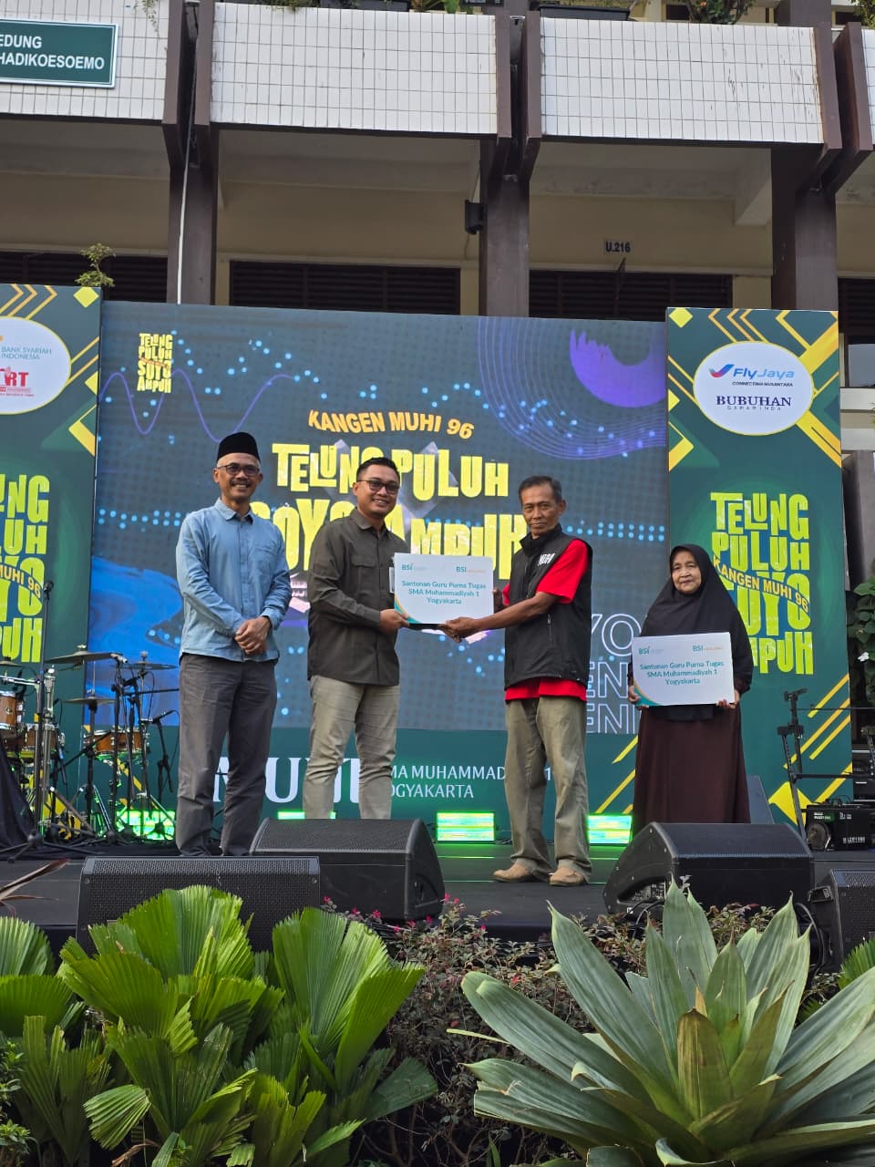 ALUMNI MUHI 96 KEMBALI UNTUK MUHI: SALURKAN ZAKAT BSI UNTUK PARA GURU TERCINTA